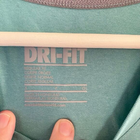 Nike Dri fit regular fit small short sleeve shirt vneck - Picture 3 of 4